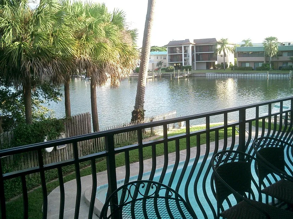 11910 Lagoon Ln #202