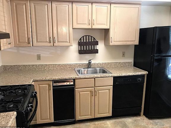 5th image of 714 Quince Orchard Blvd #10