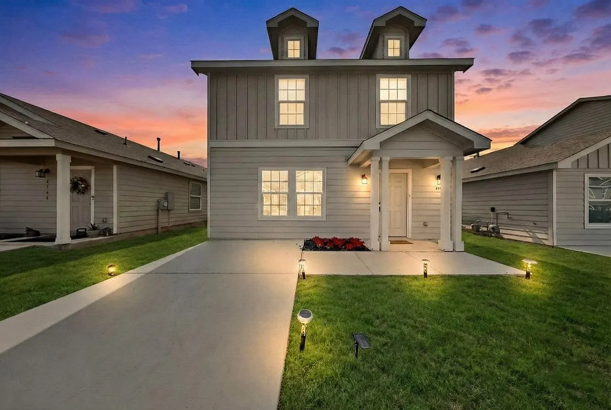 4 bed, 2.0 bath, 1592 sqft, $1,595 — Photo 1