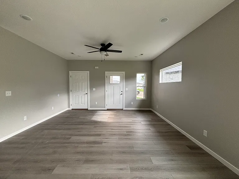 4940 W Minota St #10 — Photo 2