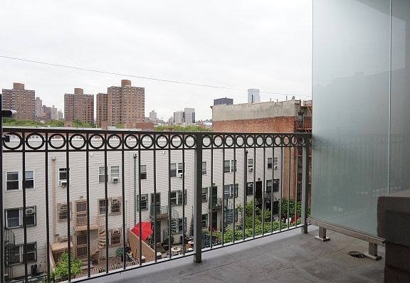 3rd image of 222 E 111th St APT 4A