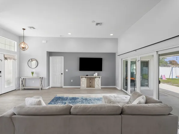 404 SW South Quick Circle, Port St Lucie, FL 34953