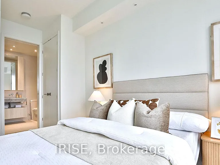 11 Yorkville Ave #5702 — Photo 6