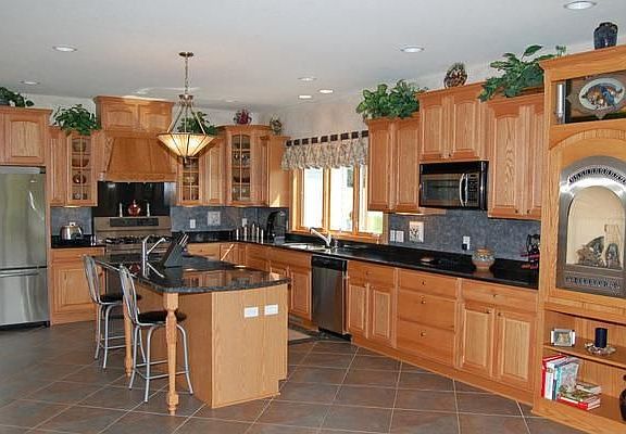 Gourmet Kitchen /fireplace