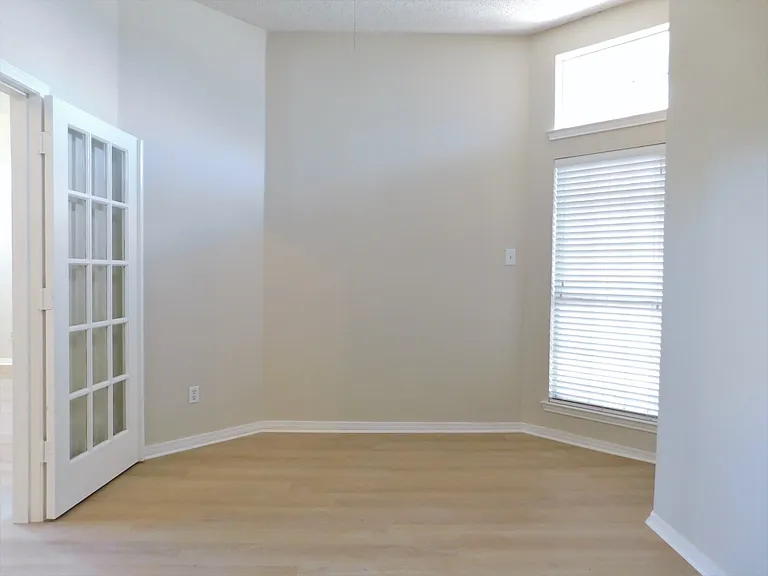 2409 Westview Trl — Photo 9