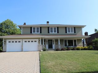 22W230 McCarron Rd, Glen Ellyn, IL 60137