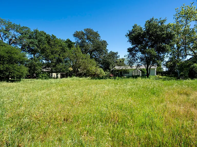 1446 Sulphur Springs Ave — Photo 32