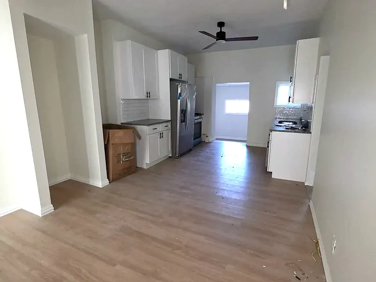 407 E Carson St — Photo 18