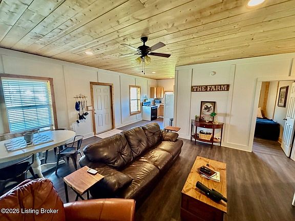 5th image of 2262 Baker Ridge Rd