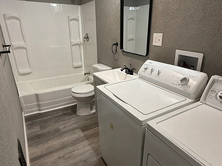 1009 George Pl #1F — Photo 3