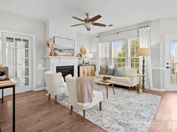 3244 Margellina Dr, Charlotte, NC 28209