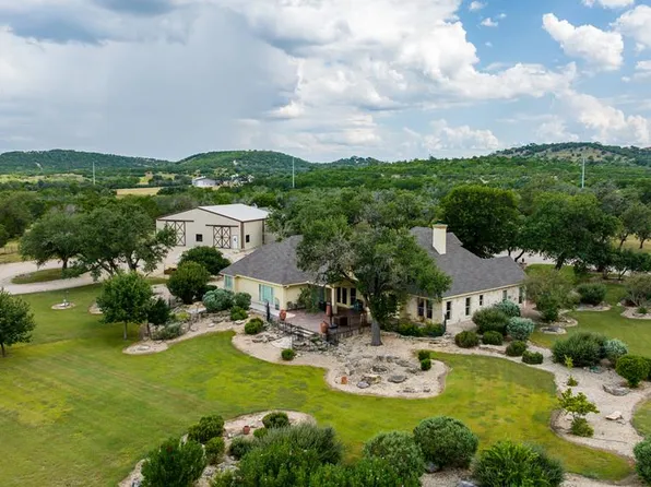 1320 Pass Creek Rd, Kerrville, TX 78028
