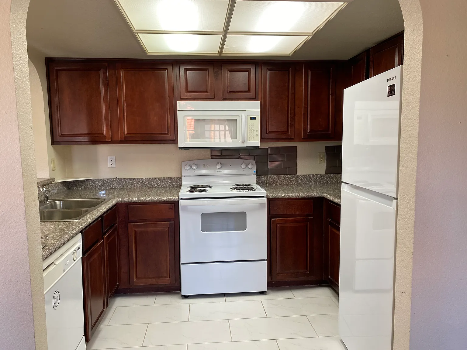 2 bed, 1100 sqft, $1,800 — Photo 3