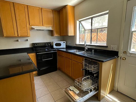 5th image of 528 W Virginia St