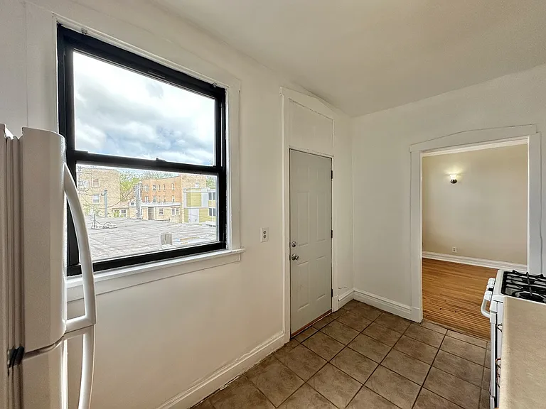 1670 W Pratt Blvd #3 — Photo 6