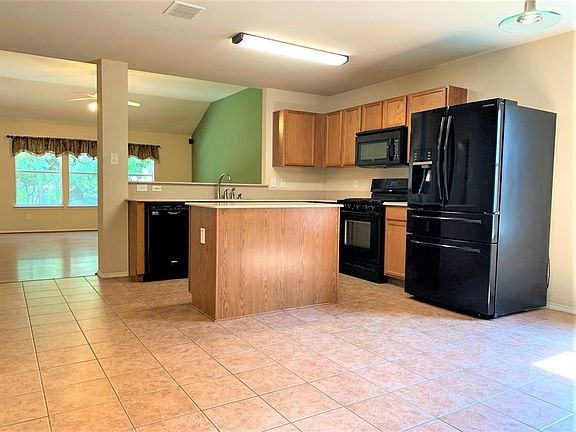 5th image of 1913 Stonebrook Ln
