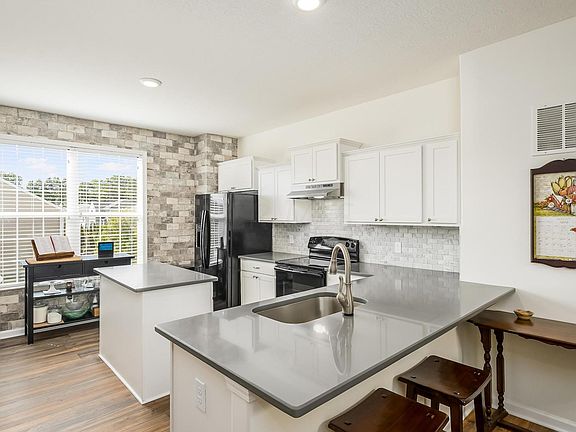 Kitchen with Quartz countertop
