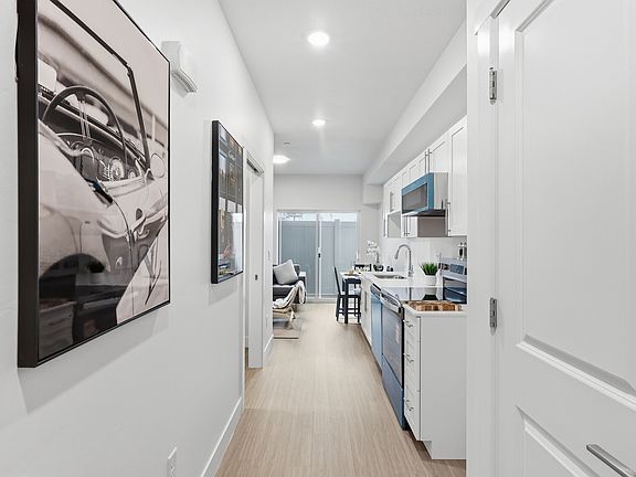 4th image of 2085 N Main St #302