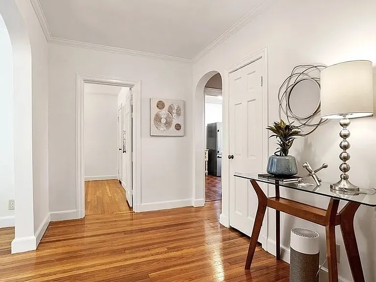 60 Sutherland Rd #1 — Photo 6