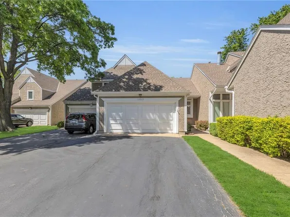12535 Barkley St, Overland Park, KS 66209