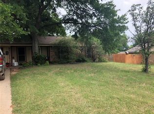 225 Rhoades St, Azle, TX 76020