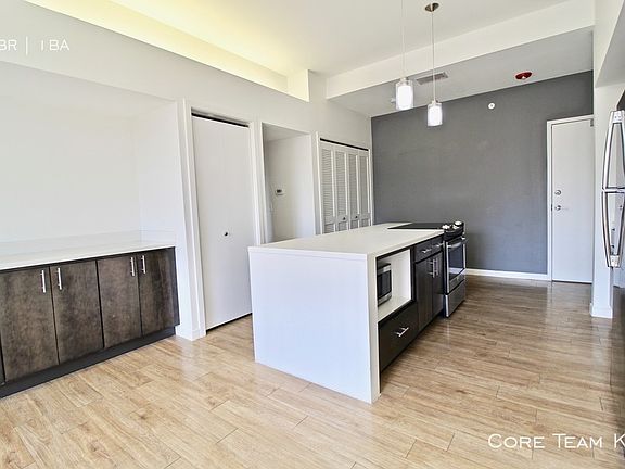 4th image of 662 E 63rd St #304