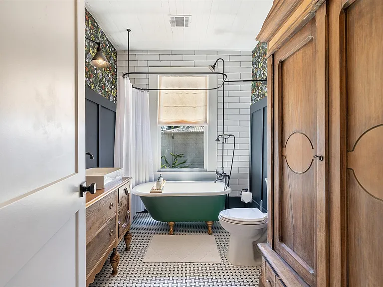206 N Rusk St — Photo 9