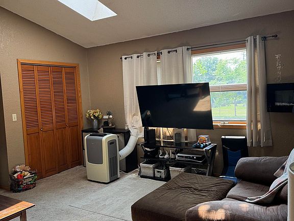 4th image of 528 Clough Ave