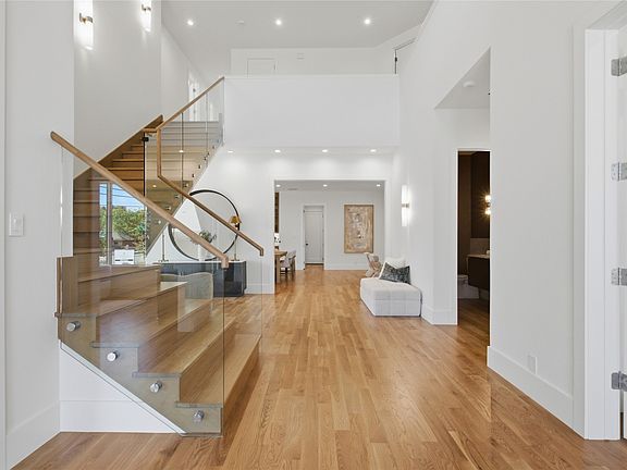 3rd image of 6834 Deloache Ave