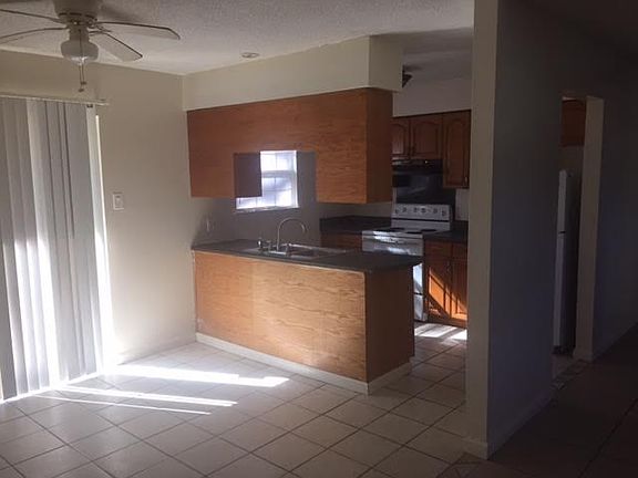 2nd image of 2513 Camino Grande St