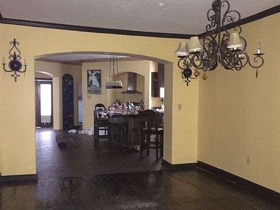5th image of 1601 Galveston St