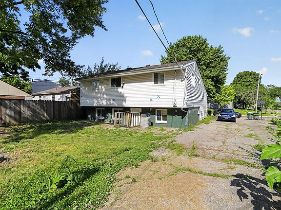 3rd image of 923 Wedgewood Dr