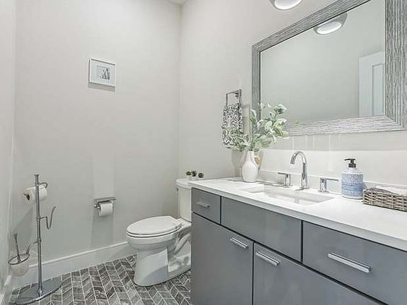 5th image of 10 Lincoln St #1D