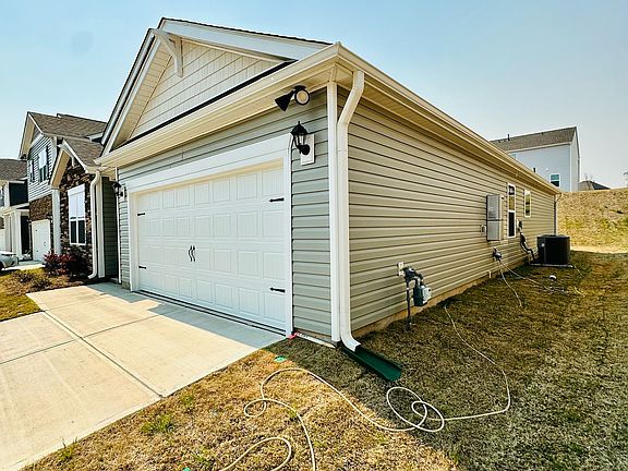 2nd image of 933 Pineland Dr #933