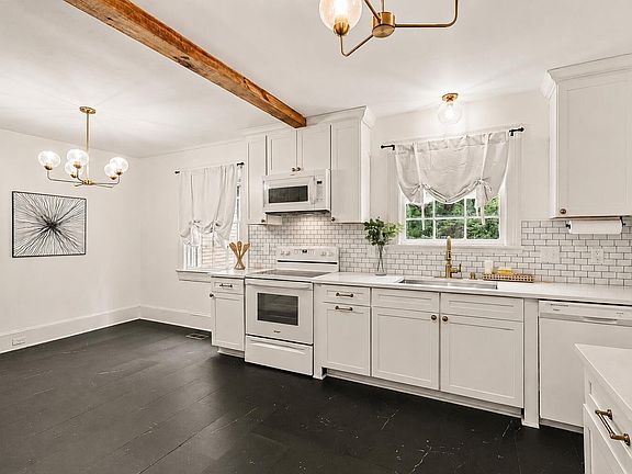 5th image of 602 Williamsboro St