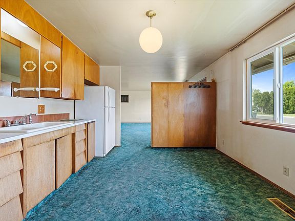 4th image of 1431 Agnes St