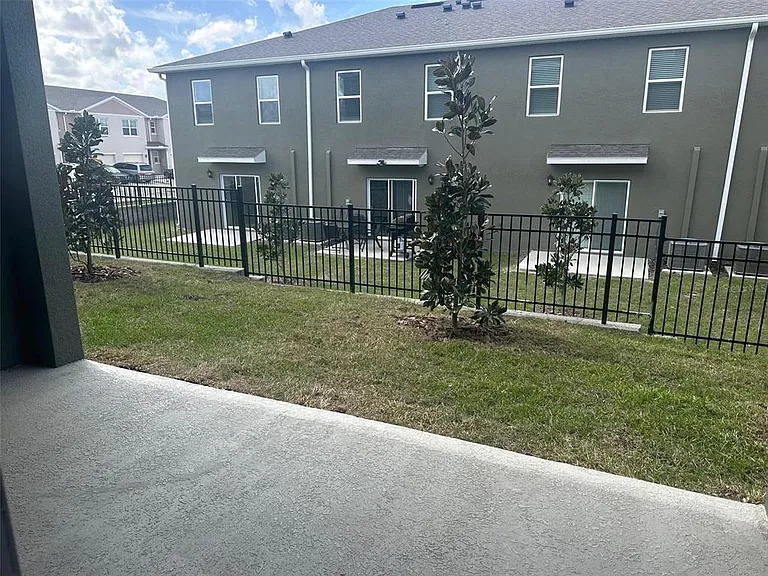 1631 Thicket Ave — Photo 15