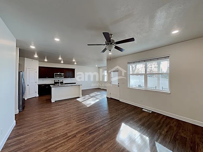 2992 S Village Dr — Photo 6