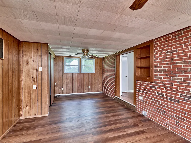 10900 Saint Boniface Ln — Photo 12