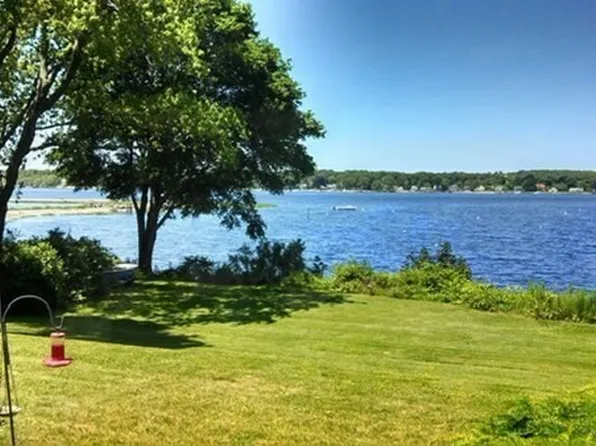 44 W Promenade St, Swansea, MA 02777