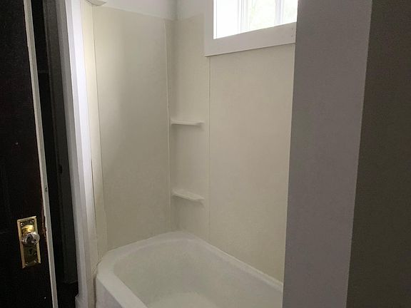 4th image of 1302 N Parker Ave