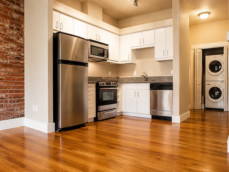 815 Washington St — Photo 2