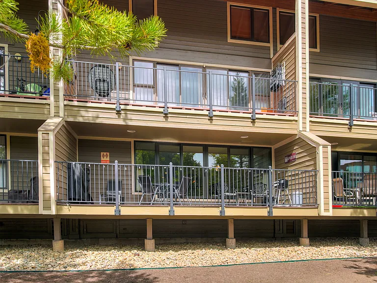 Large deck - ground level