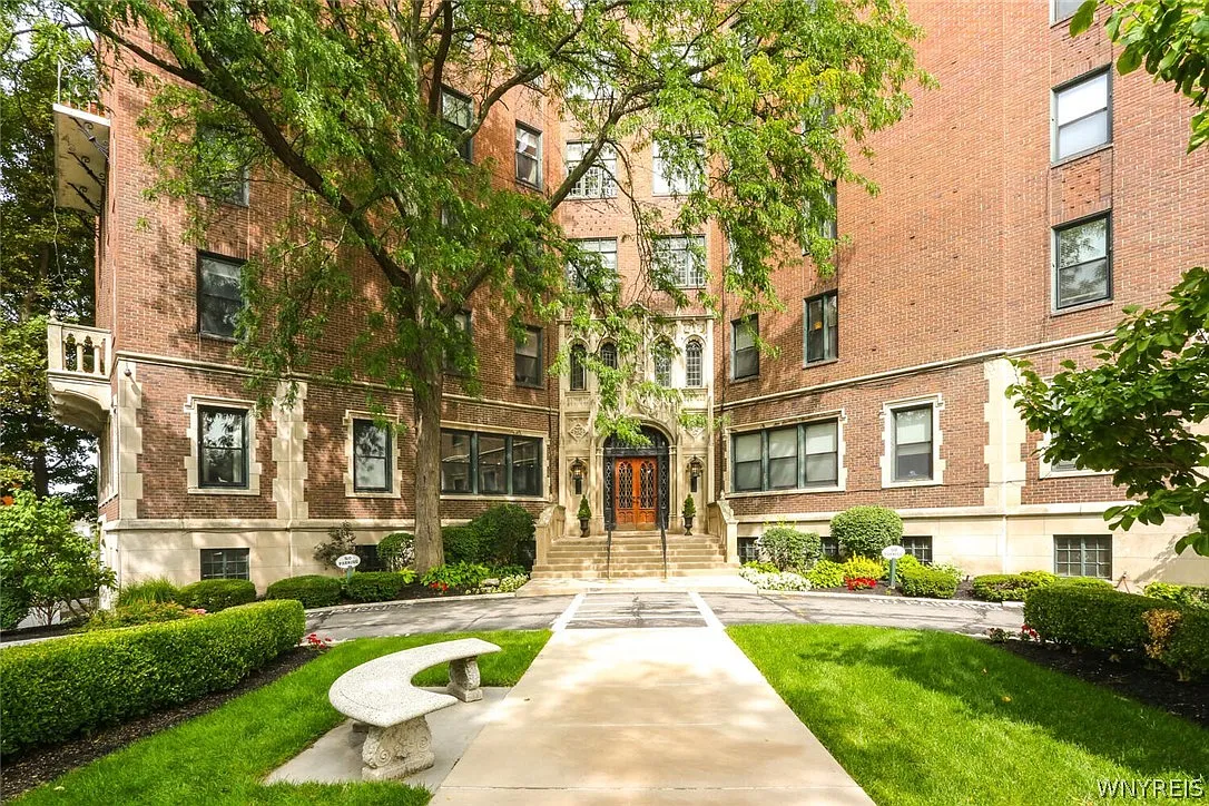 1 bed, 1.5 bath, 882 sqft, $2,350 — Photo 2