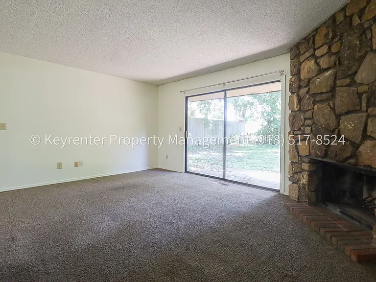 1359 E 60th St Duplex — Photo 18