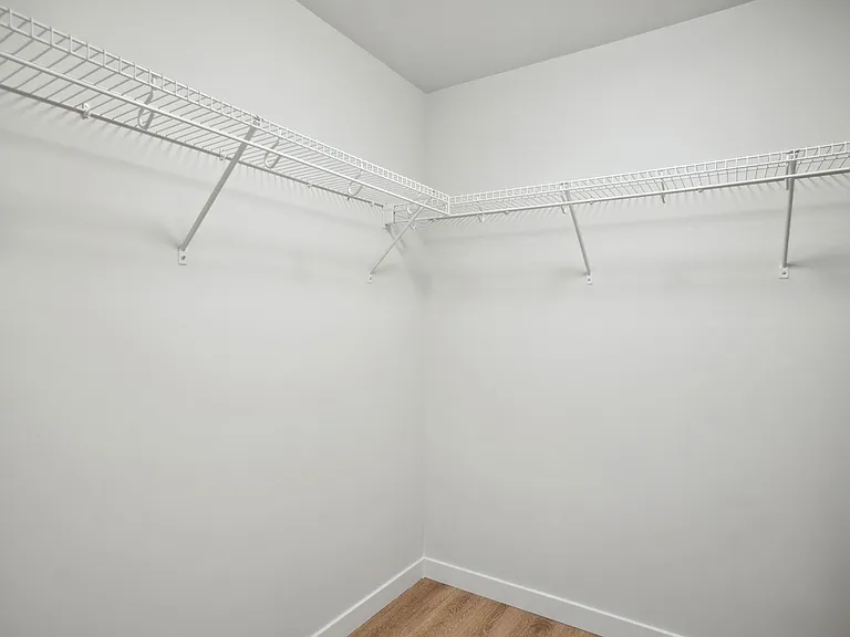 3435 Sawmill Cres — Photo 32