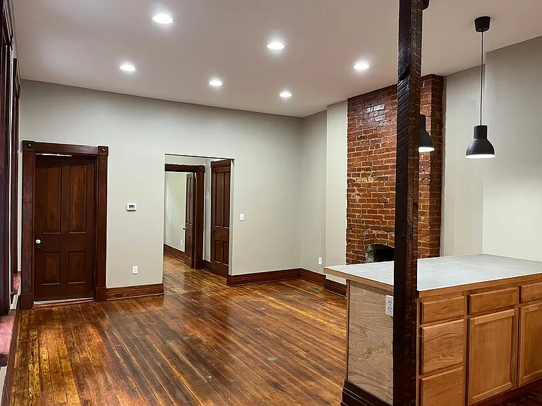 7 Wallace Avenue — Photo 4