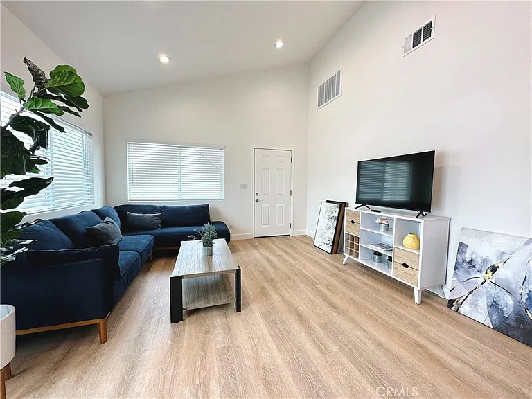 2418 Thorn Pl #A — Photo 4