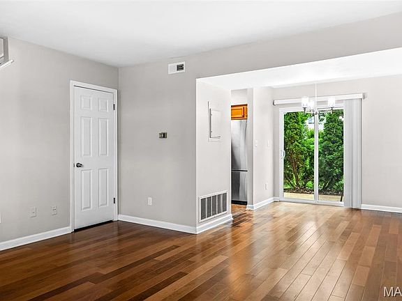 5th image of 9137 N Swan Cir