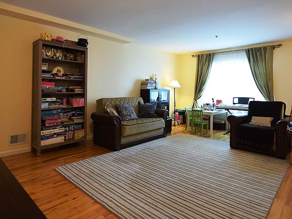 (2) Living Room
